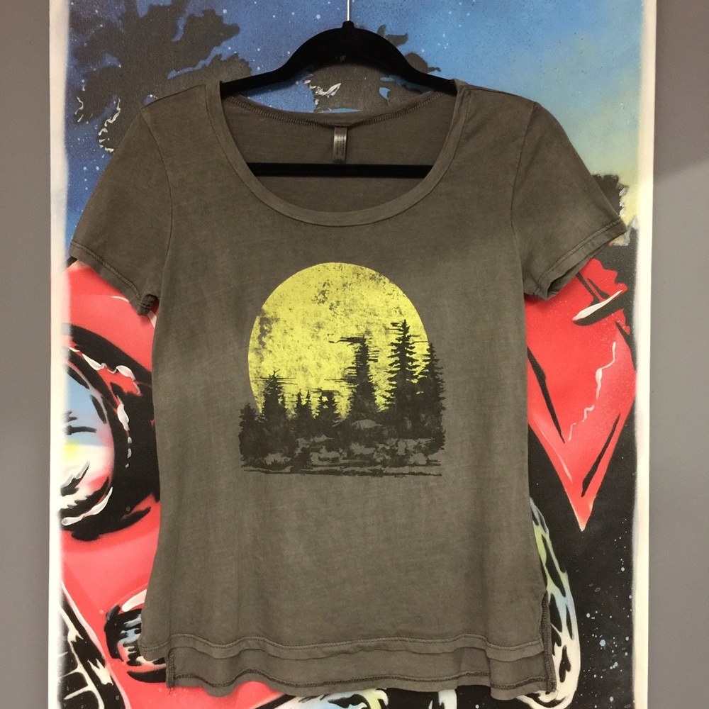 CHARCOAL TEE WITH YELLOW MOON