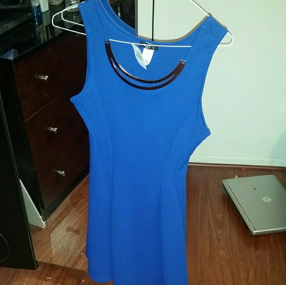 Dress - Picture 4 of 5