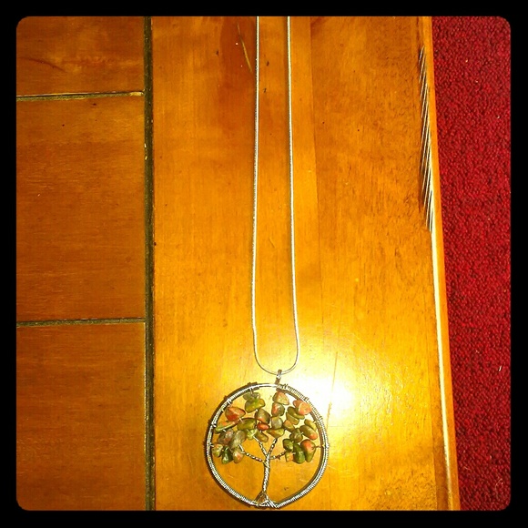 Necklece - Picture 1 of 1