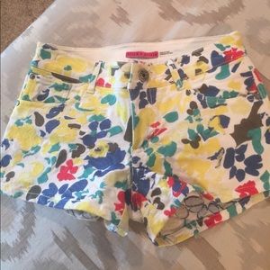 Like new! Embroidered white shorts Alice & olivia