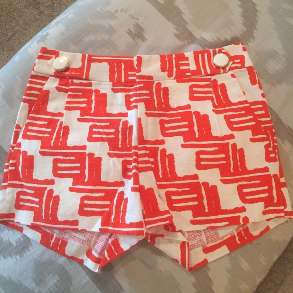 Mid rise white and coral summer shorts