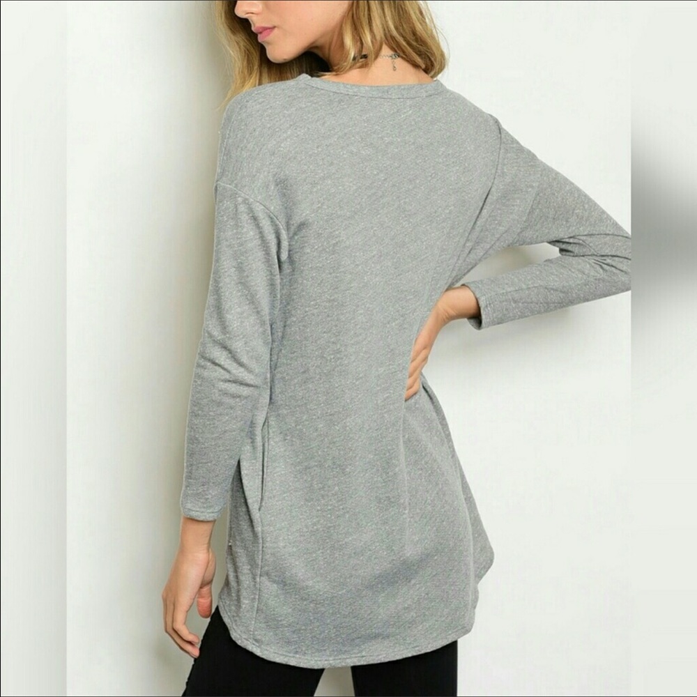 💛DISTRESSED LIGHT-WEIGHT DEEP V TOP - Picture 2 of 2