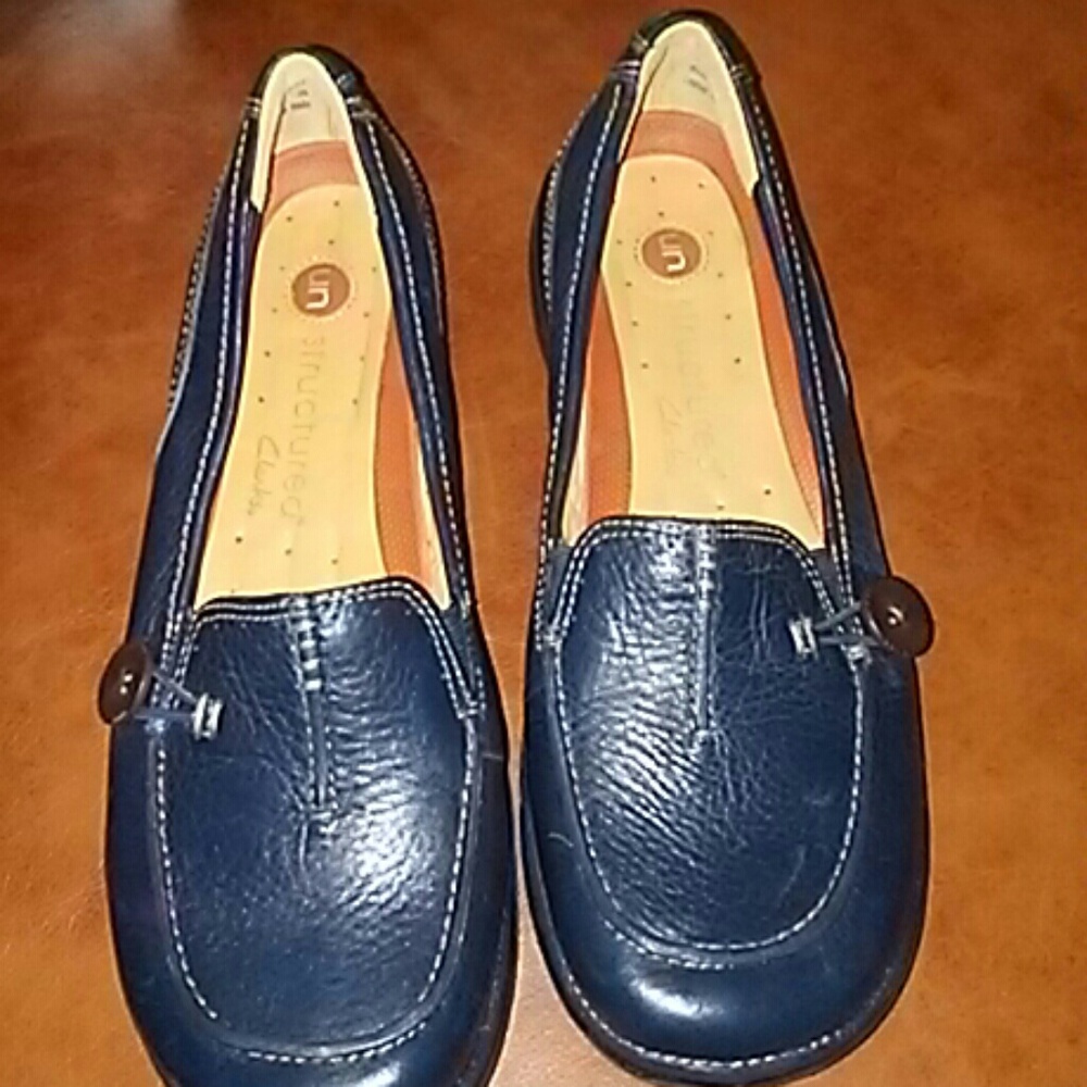 Clarks "Unstructured"  brand navy leather loafers