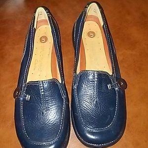 Clarks "Unstructured"  brand navy leather loafers