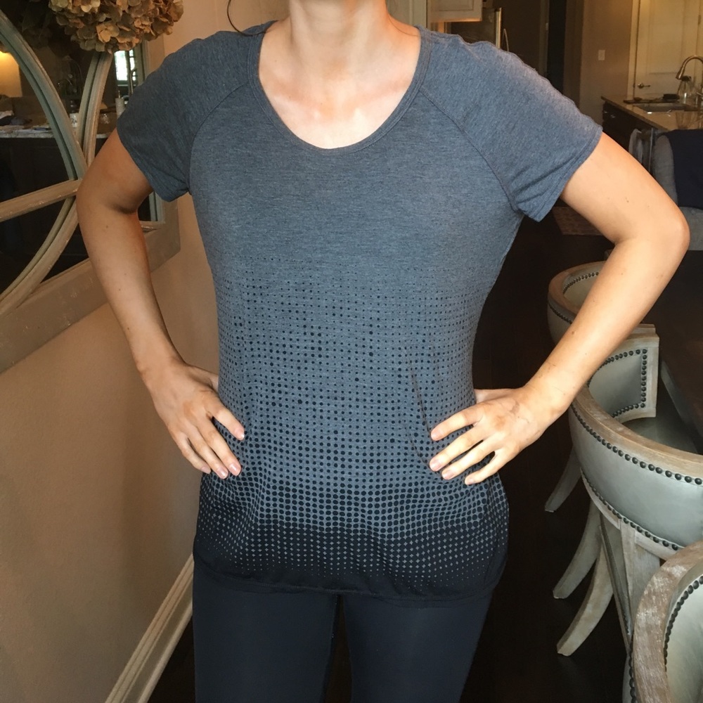 Athleta work out t-shirt in great condition