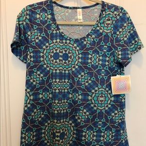 NWT. LuLaRoe Classic Tee.