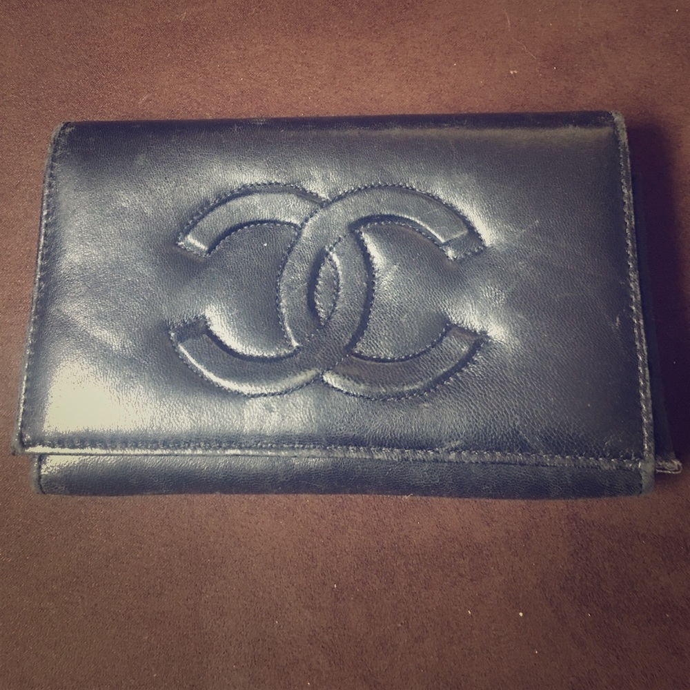 ***AUTHENTIC*** Chanel vintage clutch