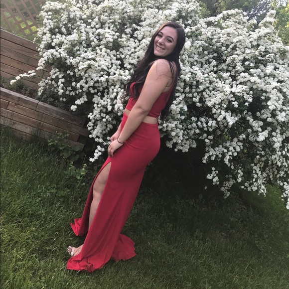 RED SHERRI HILL TWO PIECE PROM DRESS - Picture 3 of 3