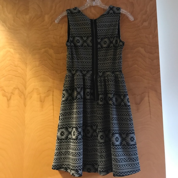 Short black grey sleeveless dress - Picture 2 of 2