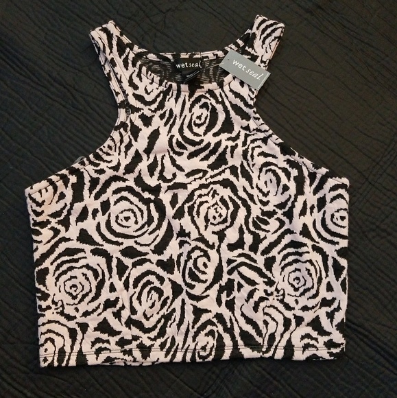 💥CUTE CROP TOP💥 - Picture 1 of 3