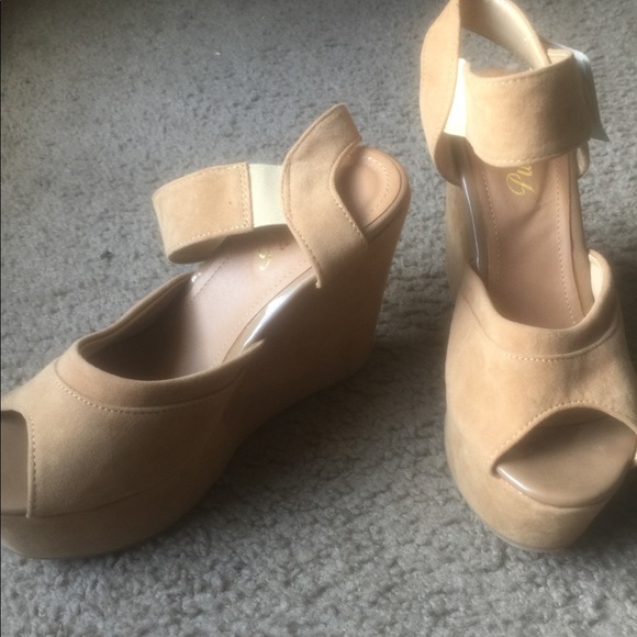 🔥NWT Beige Wedges 🔥 - Picture 2 of 3