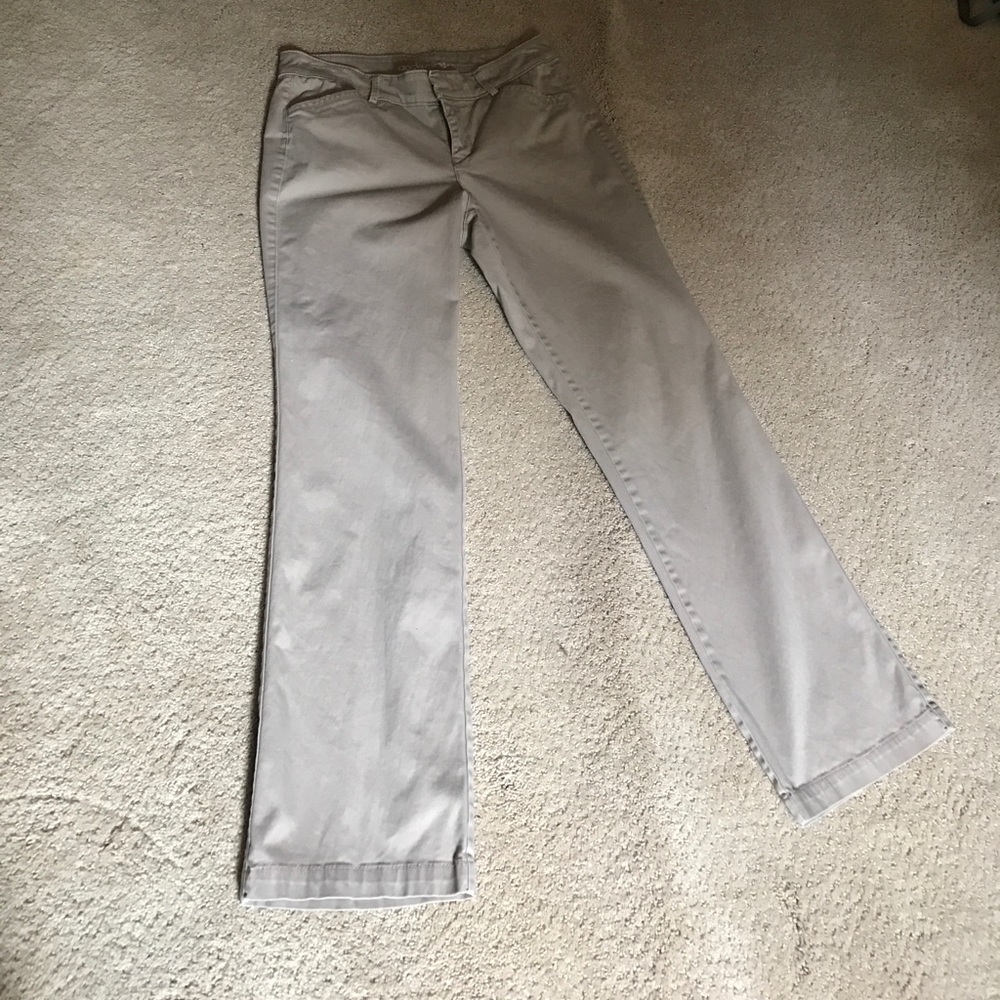 Khaki dockers for women size 4