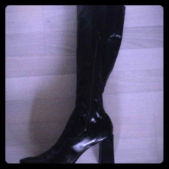 Nine West Shoes - Nine West vintage black knee high boots