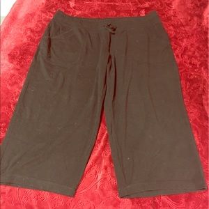 Danskin Now Capri sweatpants