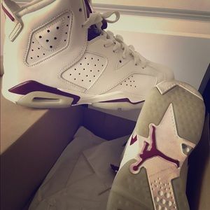 Retro Jordan 6 off white/maroon
