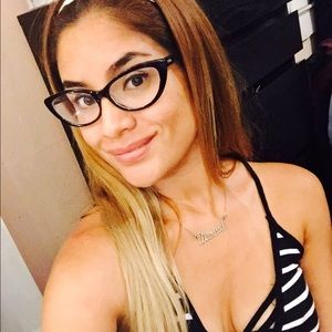 Meet your Posher, Dianissel