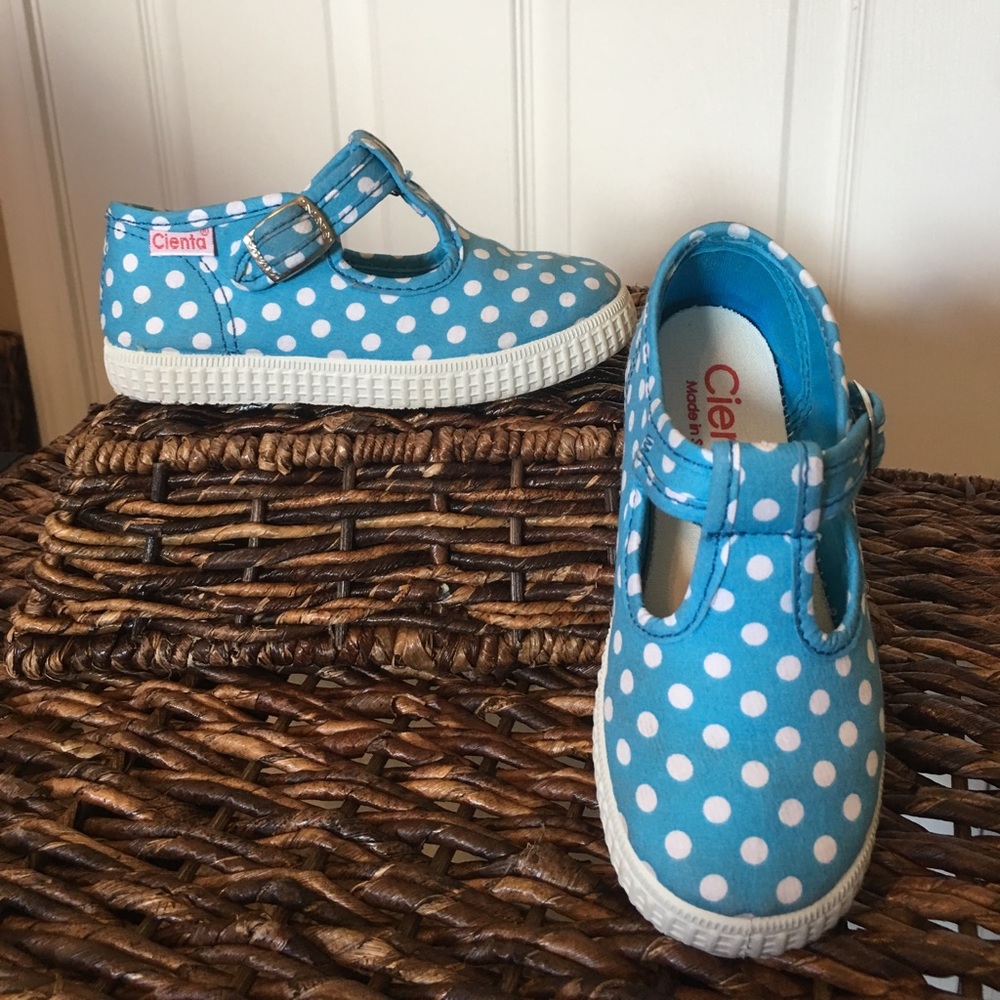 Cienta Shoes-turquoise polka dot t-straps