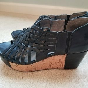 Chocolat Blu Black Wedges