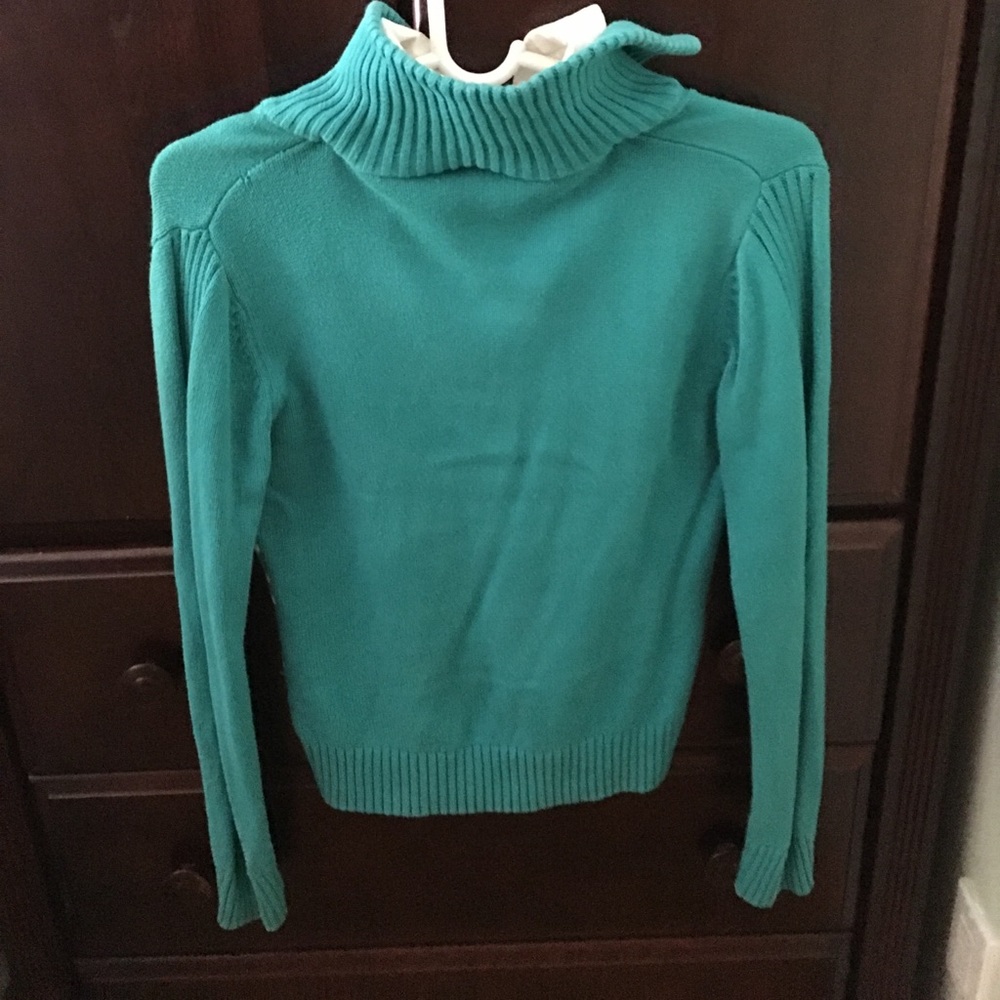 Sweaters - Picture 2 of 4