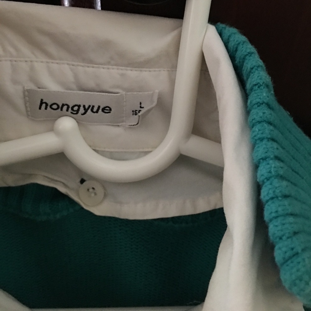 Sweaters - Picture 3 of 4