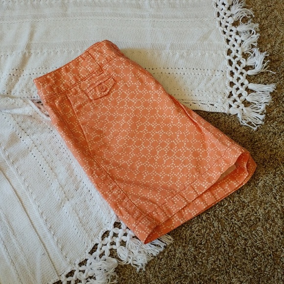 { LOFT } Peachy Printed Prep Shorts - Picture 3 of 6