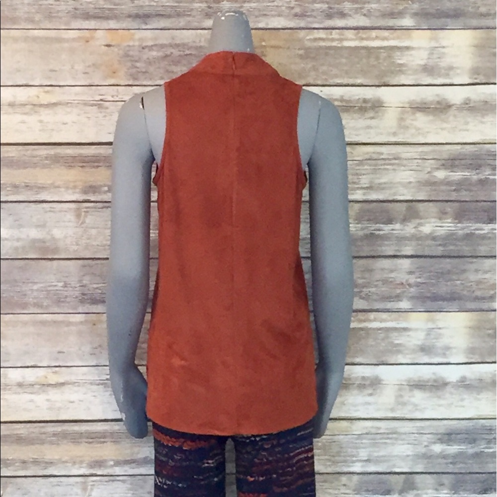 Front key hole choker style dressy tank - Picture 2 of 2