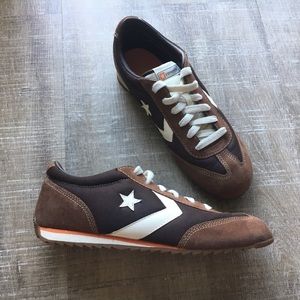 Unisex leather and suede converse casual shoe