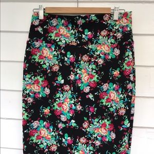 NWOT. LuLaRoe Cassie.