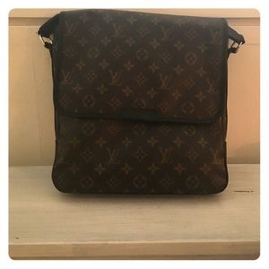 Louis Vuitton Messenger bag