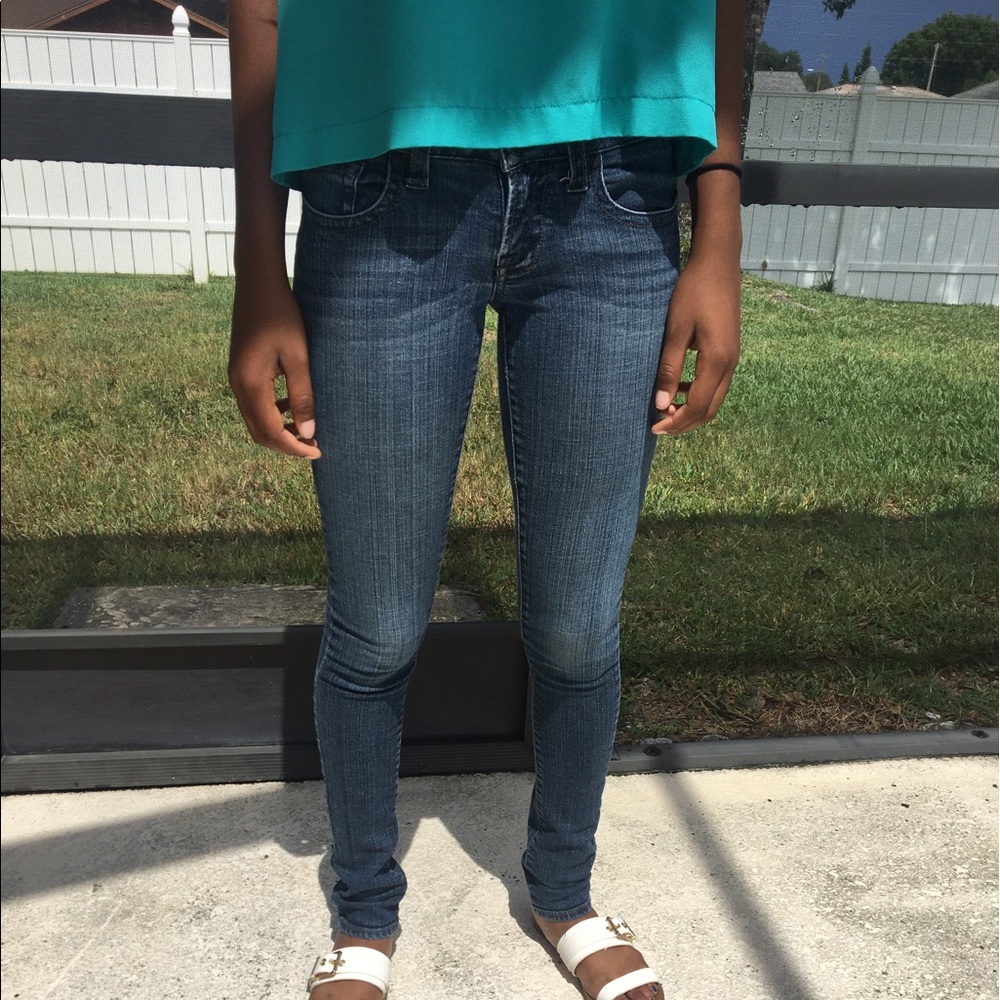 Refuge jeans. Medium wash.