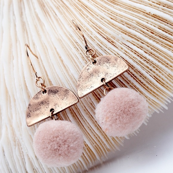 Jewelry - Pom Pom my World