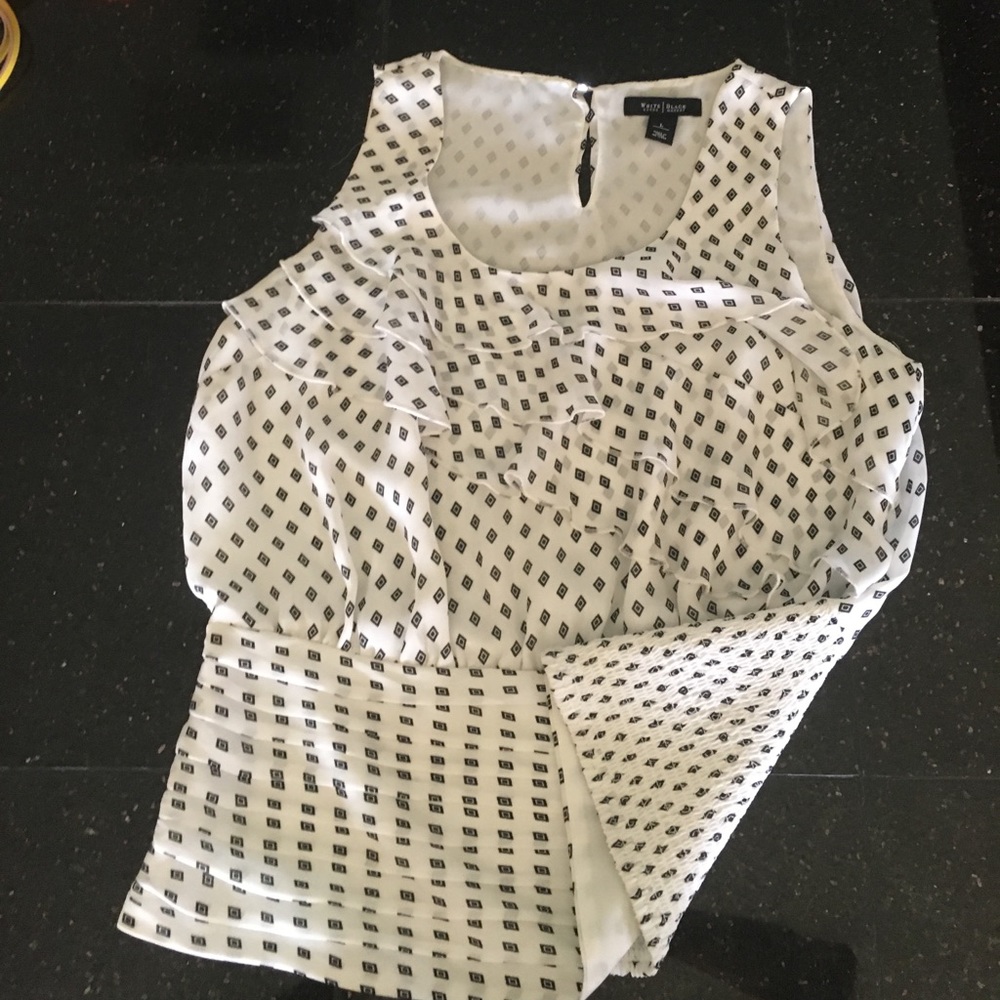 Black and white top pleats and ruffles size L