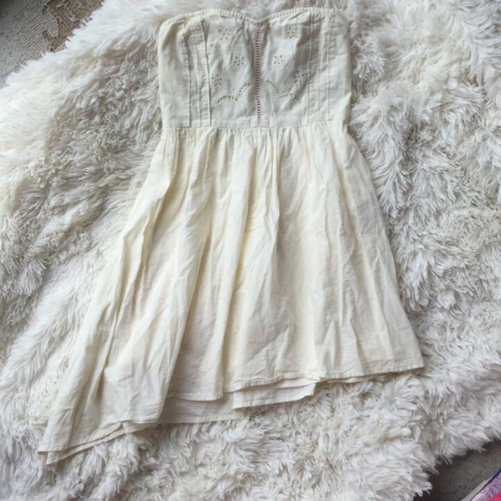 URBAN OUTFITTERS strapless dress