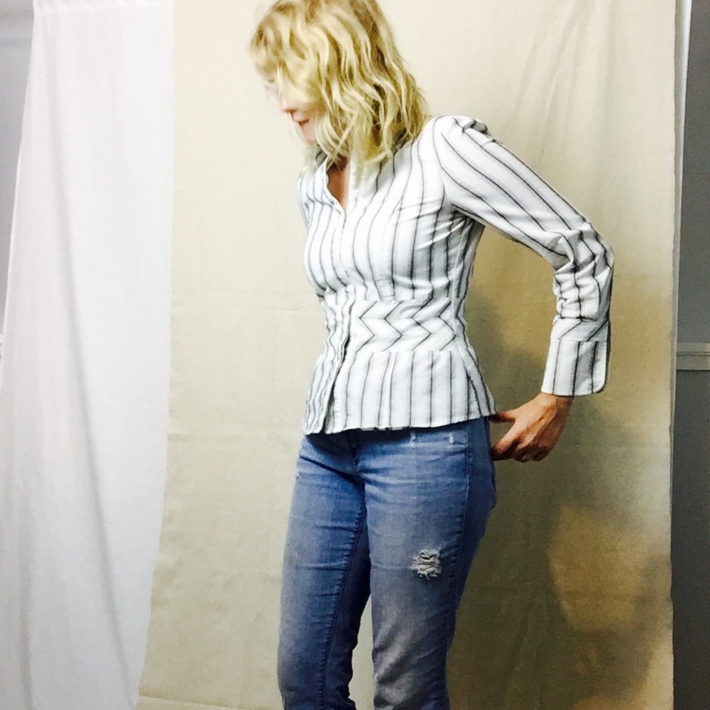 SALE💕 Flattering Fitted Vintage Button up - VEUC