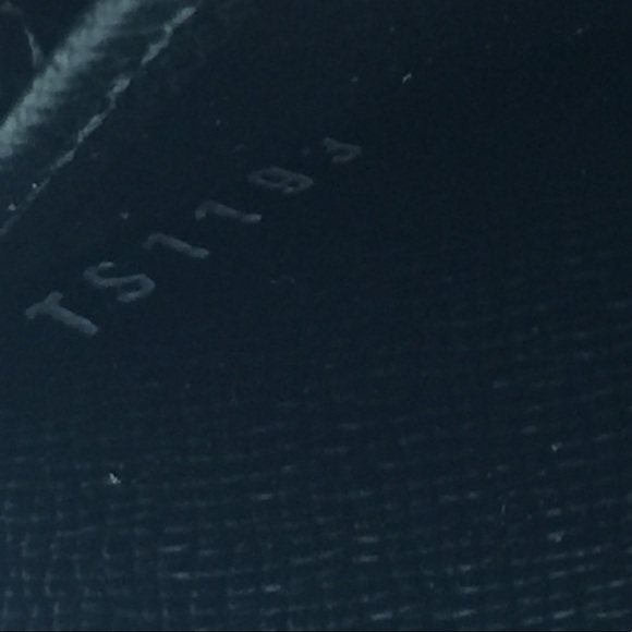 Louis Vuitton Black Epi Small Wallet! - Picture 5 of 6