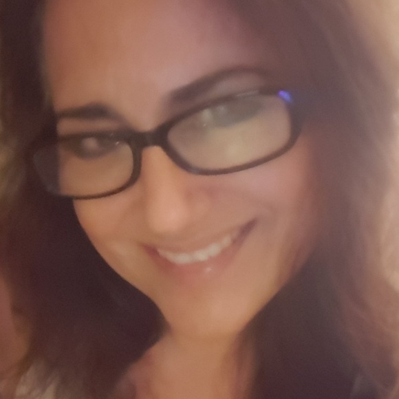 Meet your Posher, Lisa - Picture 3 of 4