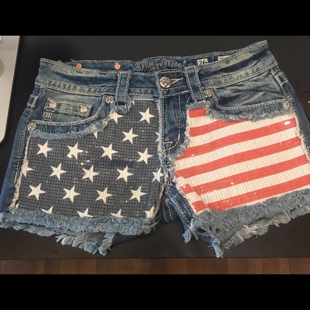 New W/ Tag Miss Me Shorts size 26 🦋😻