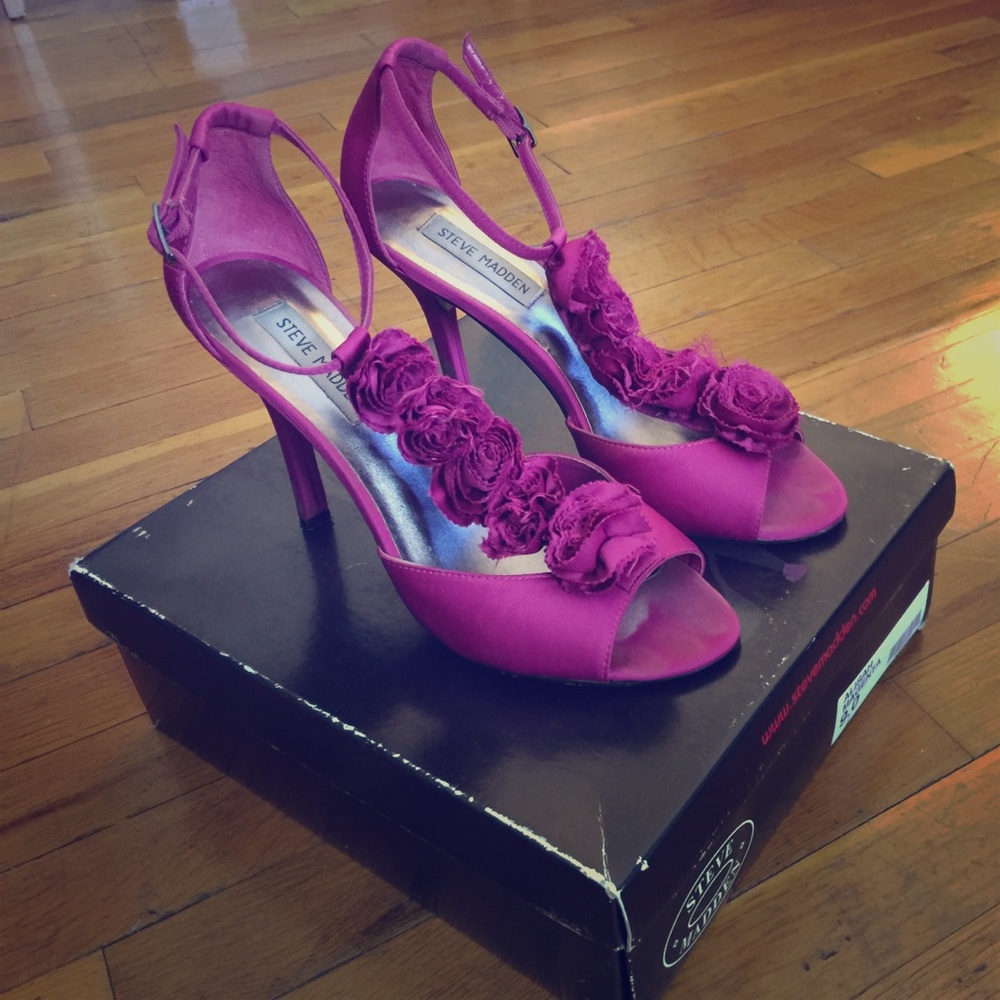 Steve Madden Alisah open toed heel in Magenta