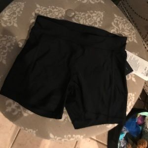 Lululemon. Spandex. Hugged.