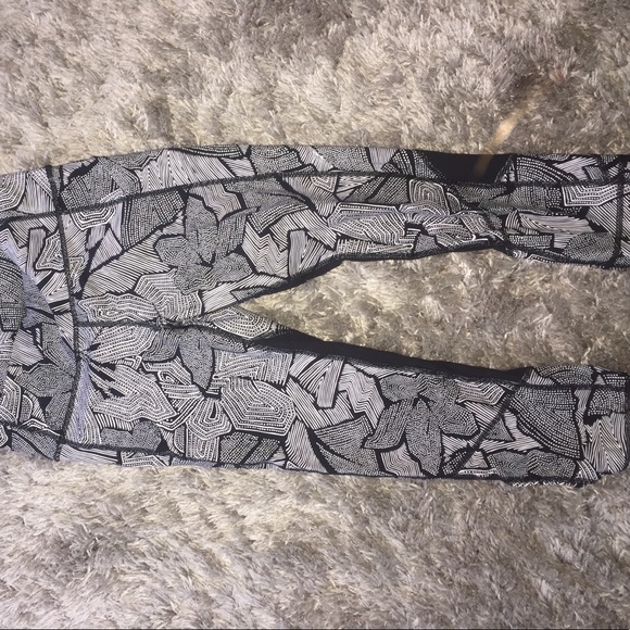 Lulu crops - Picture 1 of 3