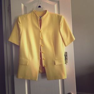 Yellow short sleeve blazer