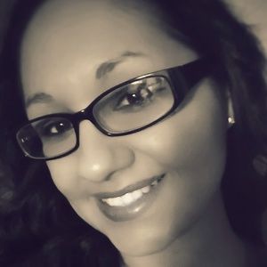 Meet your Posher, Alma