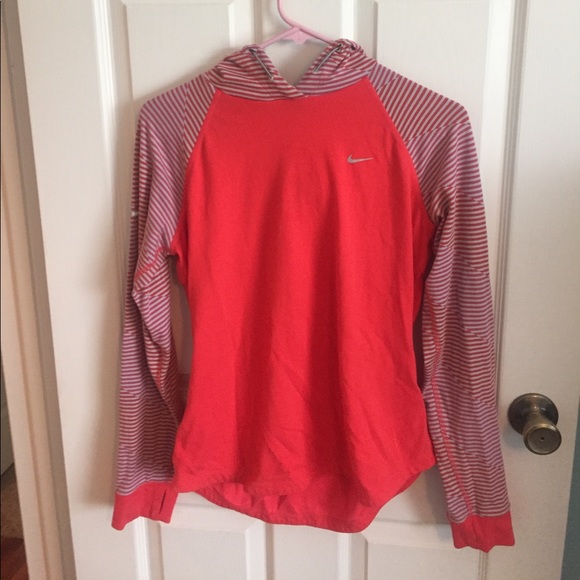 Nike Tops - Nike pull over with hood