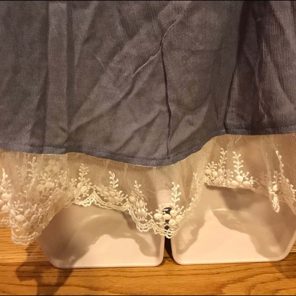 Embroidered Top With Tie Sleeves And Lace - Picture 7 of 8
