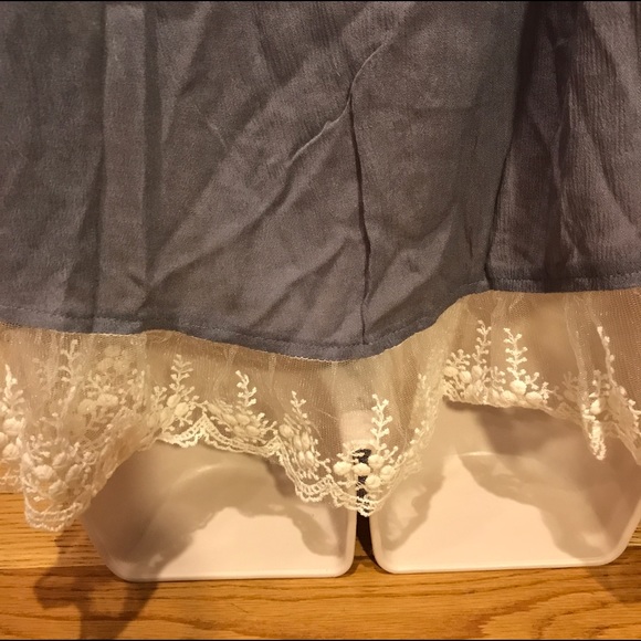 Embroidered Top With Tie Sleeves And Lace - Picture 7 of 8