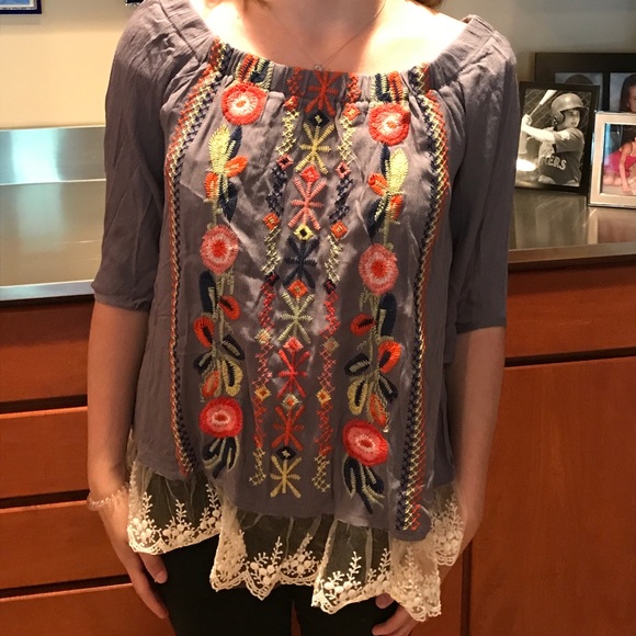 Embroidered Top With Tie Sleeves And Lace - Picture 2 of 8