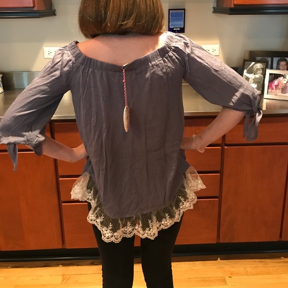 Embroidered Top With Tie Sleeves And Lace - Picture 3 of 8