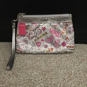 COACH💕 small wristlet