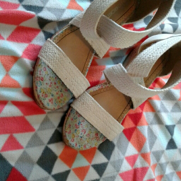 Heals - Picture 2 of 2