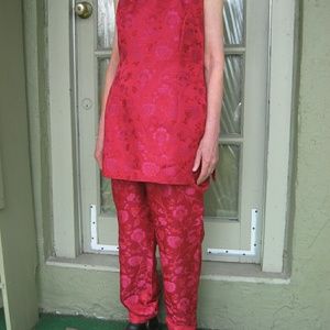 Italian silk pant suit size 6 red pattern flowers